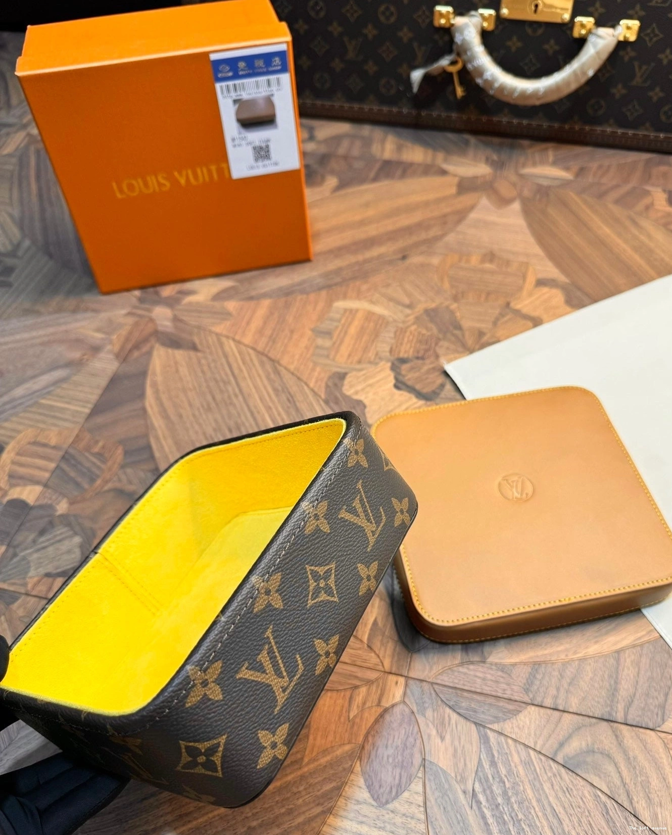 CUSTOM BOX JEWELRY SQUARE LV YELLOW 0723